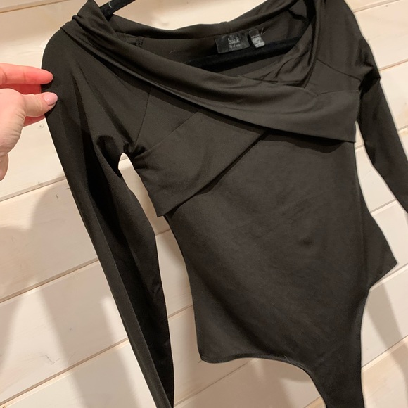 Basik | Black Bodysuit - Picture 2 of 4